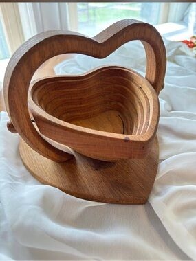 Handcrafted Heart-Shaped Wooden Nesting Bowls - Natural Wood